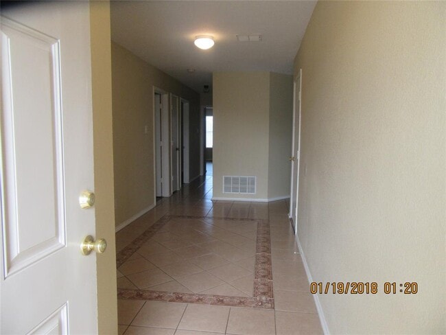 Building Photo - 304 Olivia Ln