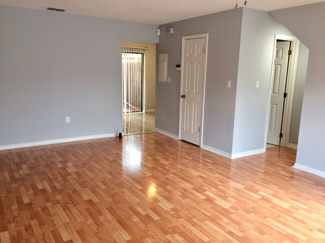Foto del edificio - 7404 Woodburn Ct