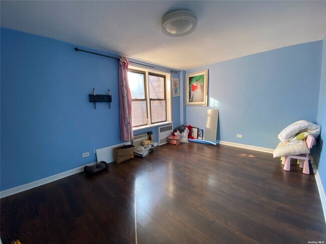 Building Photo - 94-11 34th Rd