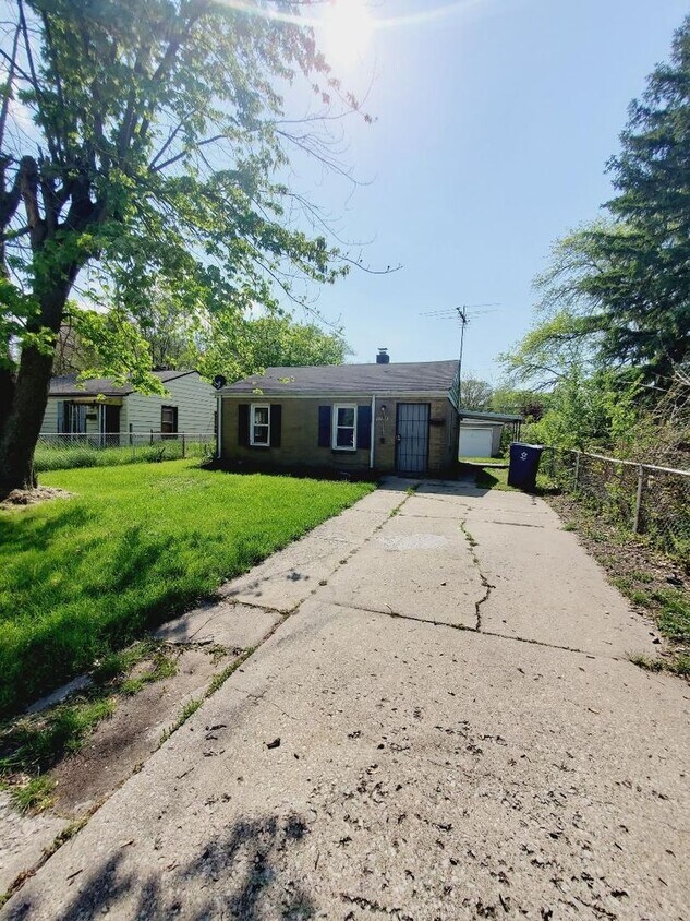 2358 Vermont St, Gary, IN 46407 House Rental in Gary, IN