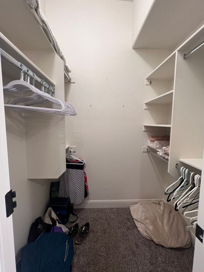 Building Photo - 8 Month Term Furnished Townhome In Hurricane