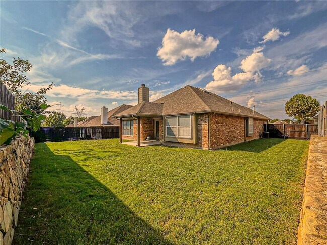 Foto del edificio - 3408 Hidden Valley Dr