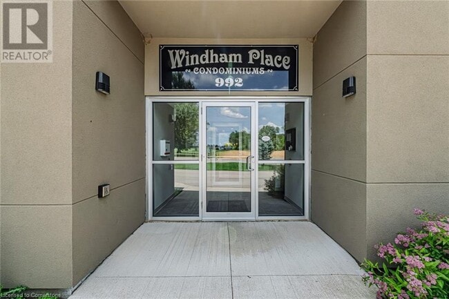 Building Photo - 992 Windham Centre Rd