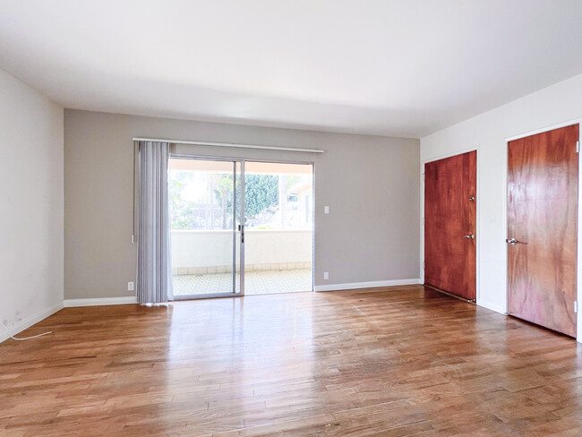 Foto del edificio - 3720 S Centinela Ave