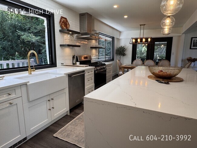 Photo du bâtiment - Updated 5 Bedroom in East Abbotsford