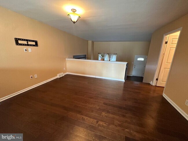 Foto del edificio - 5241 Bay Rd
