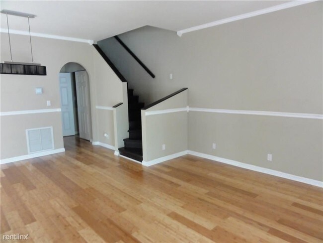 Building Photo - 3 br, 2.5 bath House - 747 NW 2nd Ave