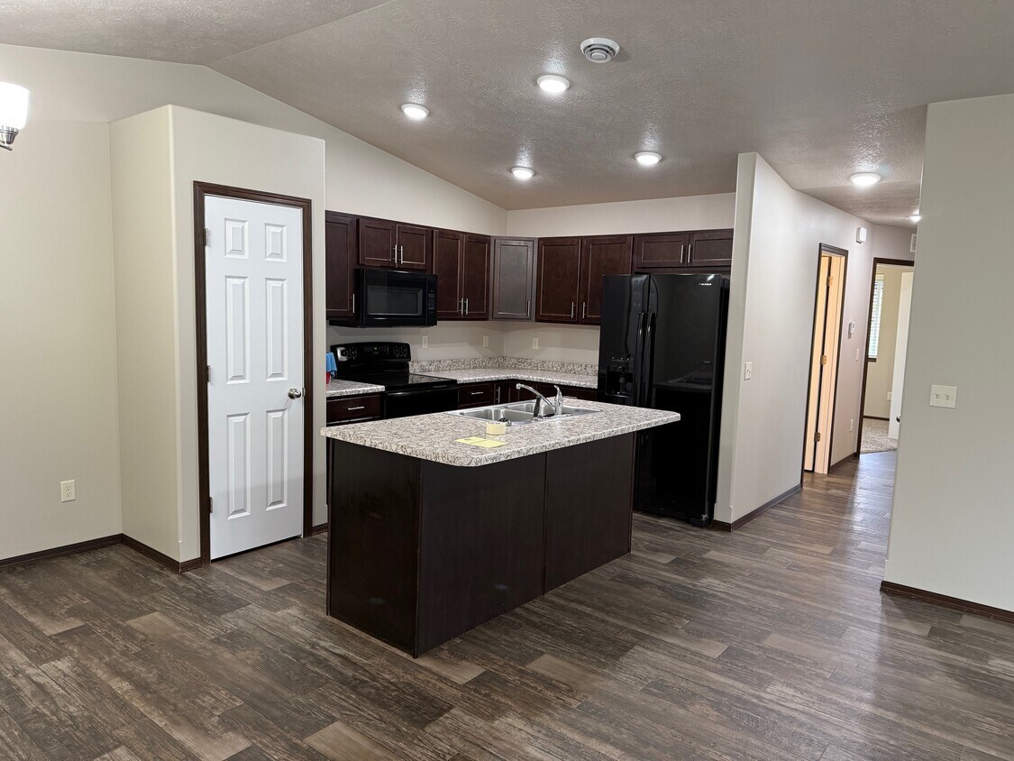 Foto principal - 300 E Ivy Rd