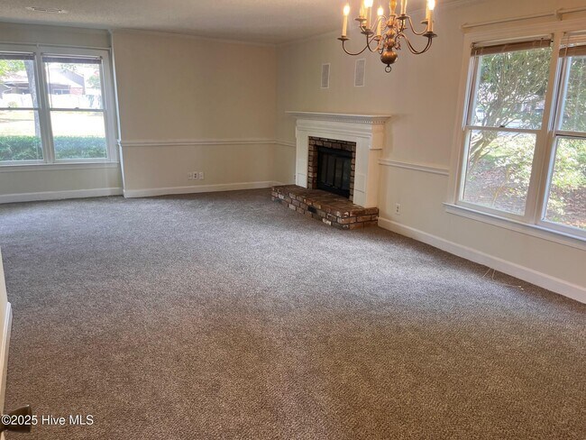 Building Photo - 1827 Quail Ridge Rd
