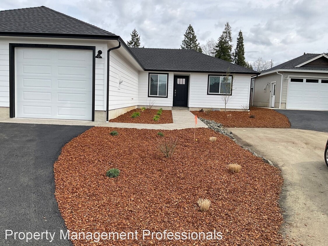3 br, 2 bath House 849 Crystal Court House Rental in Roseburg, OR