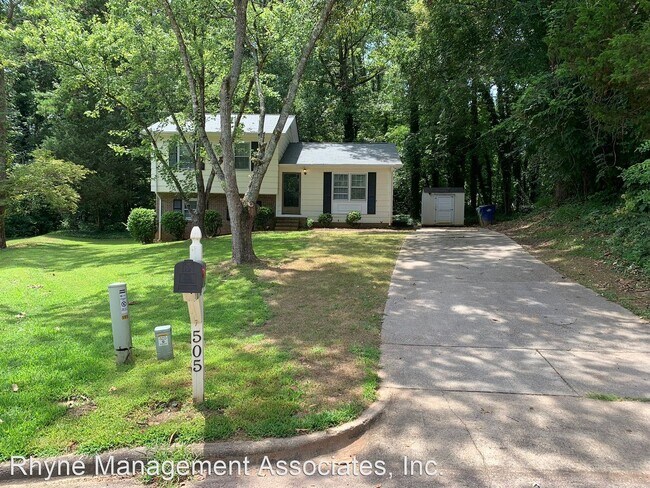 Foto del edificio - 3 br, 1.5 bath House - 505 Smokeridge Lane