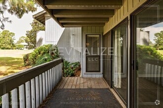 Building Photo - 121 Golf Terrace