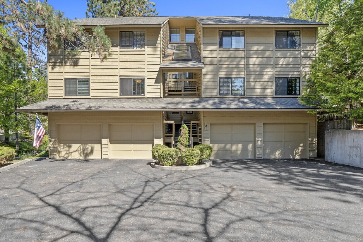 Foto principal - The epitome of carefree condo life is righ...
