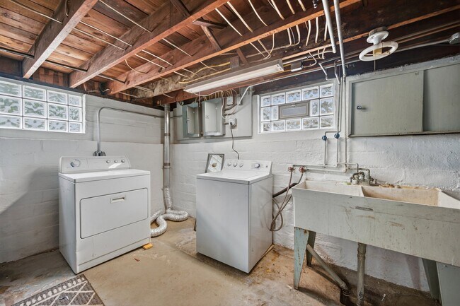 Foto del edificio - 3438 W 133rd St