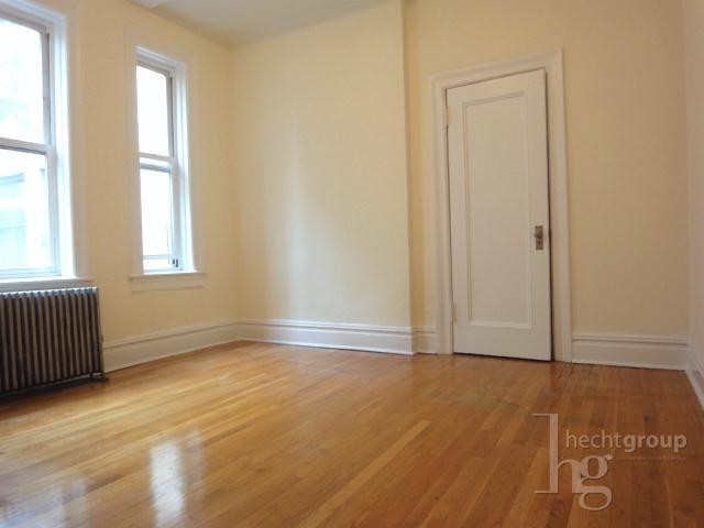 Building Photo - 204 W 98th St