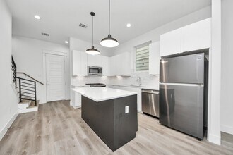 Building Photo - 5402 Margarita St