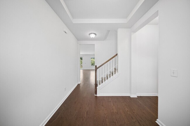 Building Photo - 7 King's Cross Ct