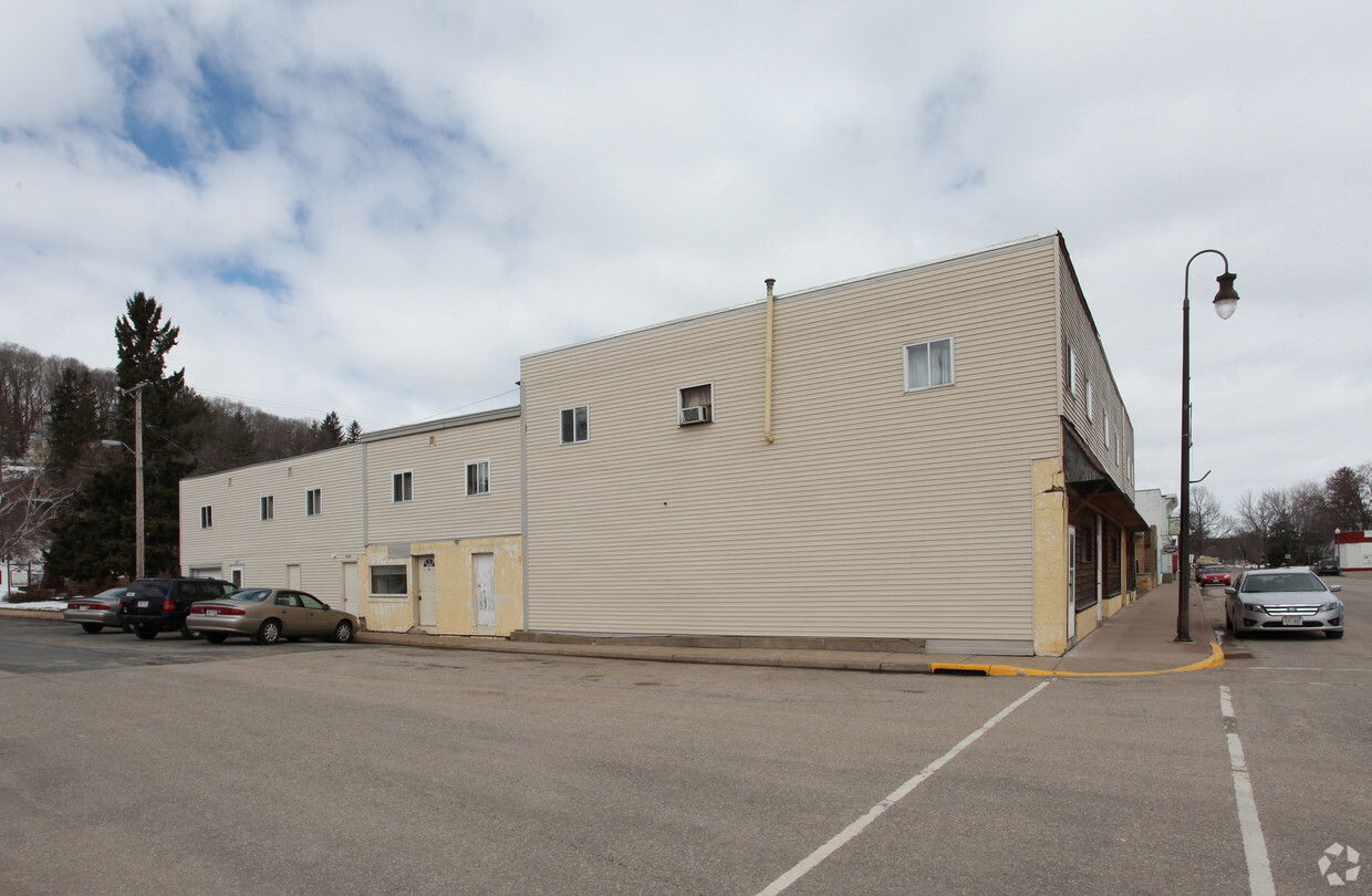 Building Photo - W112 S 2nd St