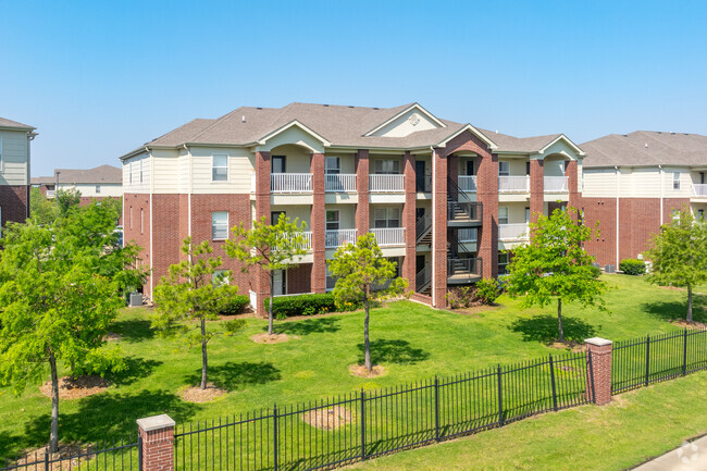 Building Photo - The Greens on Aspen