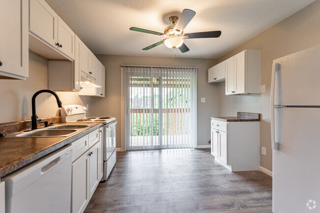 2BR, 1BA - 1,000SF - Kitchen - Williamsburg Village