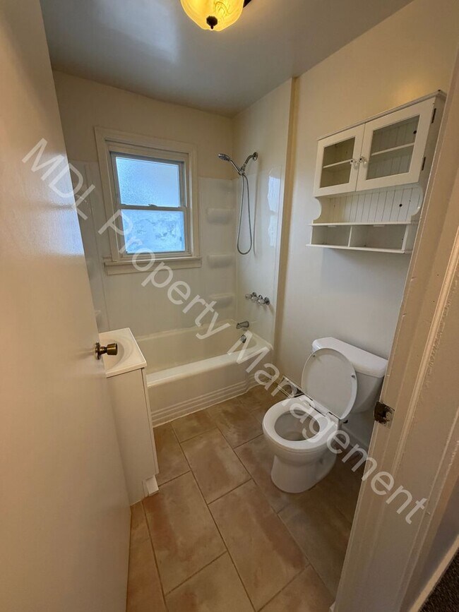 Foto del edificio - Adorable 2 Bedroom Home with 2nd Level and a Garage!!