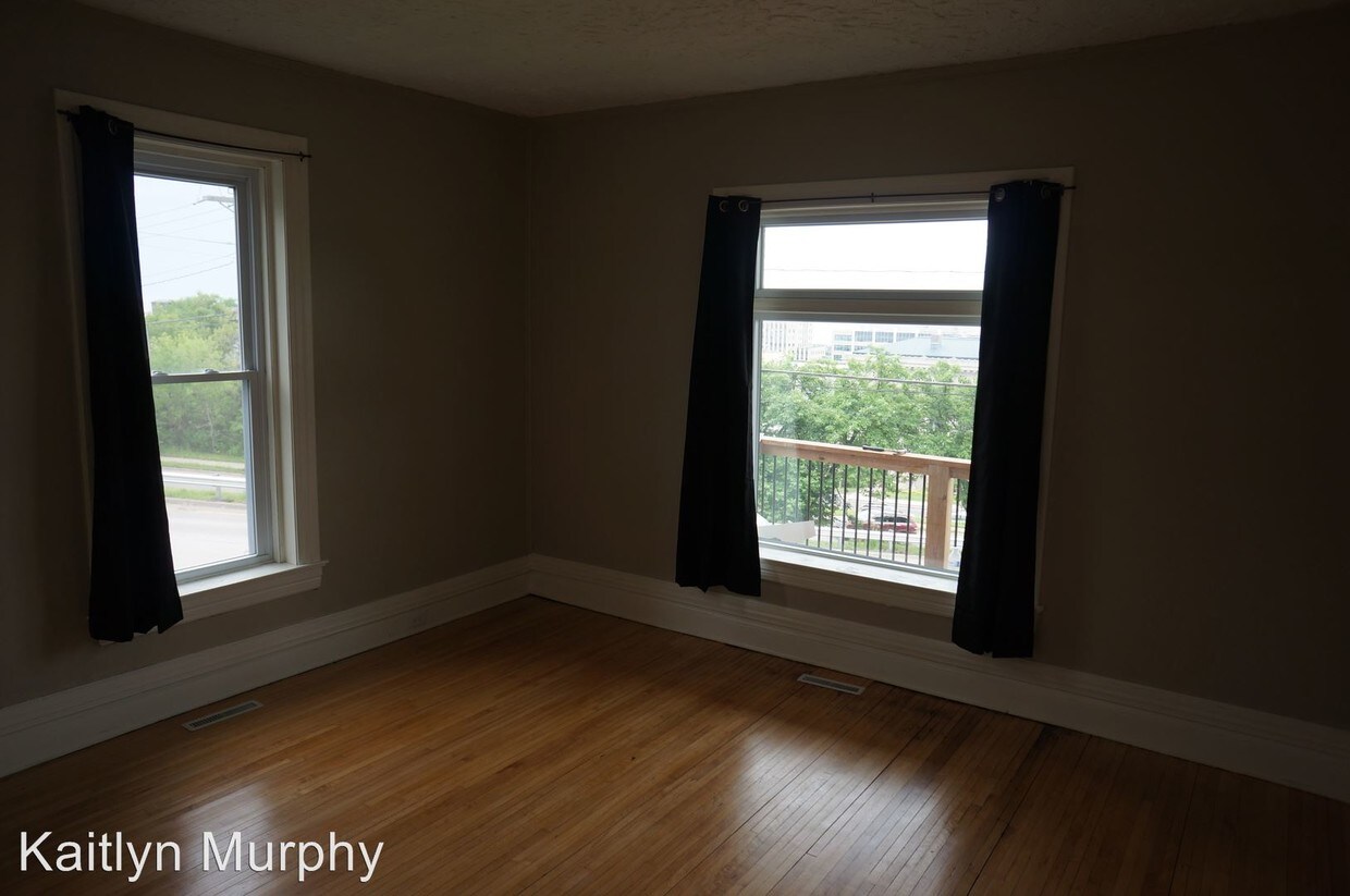 Building Photo - 1-3 Mesaba Ave