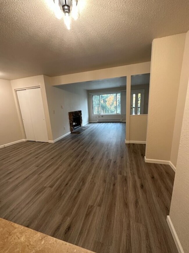 Building Photo - Don Miniken