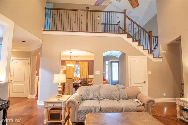 Building Photo - 4 br, 3 bath House - 4912 Cedar St UNIT