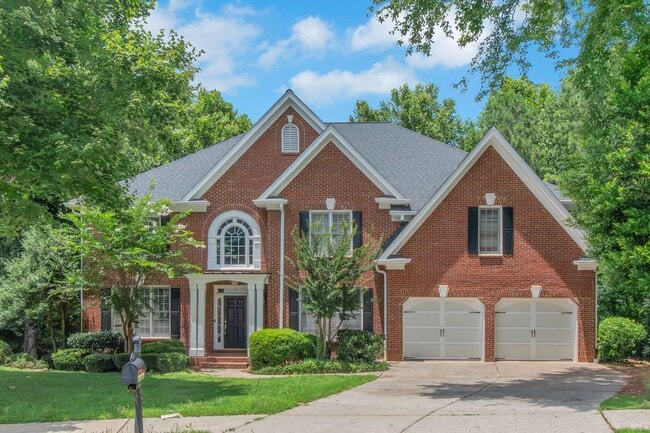 Luxury 5-bedroom 4-bath home in the beautiful city of Alpharetta - Luxury 5-bedroom 4-bath home in the beautiful city of Alpharetta