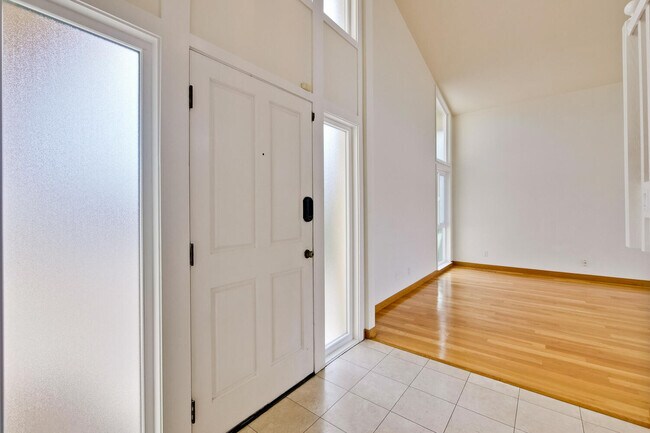 Building Photo - 255 Shearwater Is