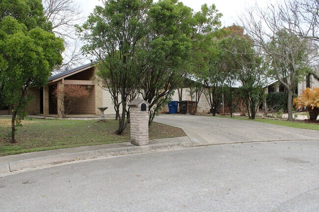Foto del edificio - 3-BEDROOM IN SAN PEDRO HILLS