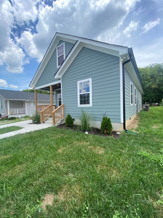 Foto del edificio - 3 br, 2 bath House - 4106 12th Ave.