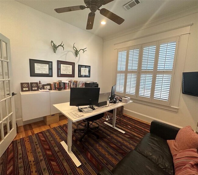 Building Photo - 817 Rutland St