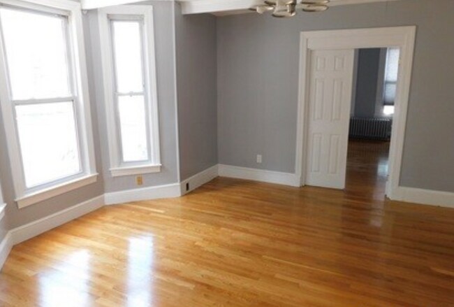 Foto del edificio - 168 River St