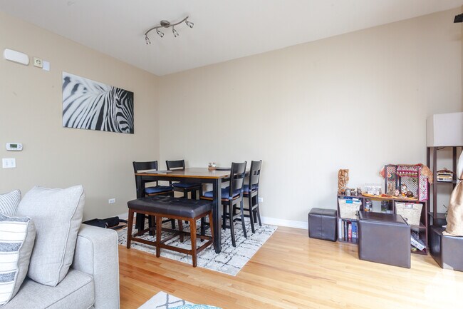 Foto del edificio - 648 W 16th St