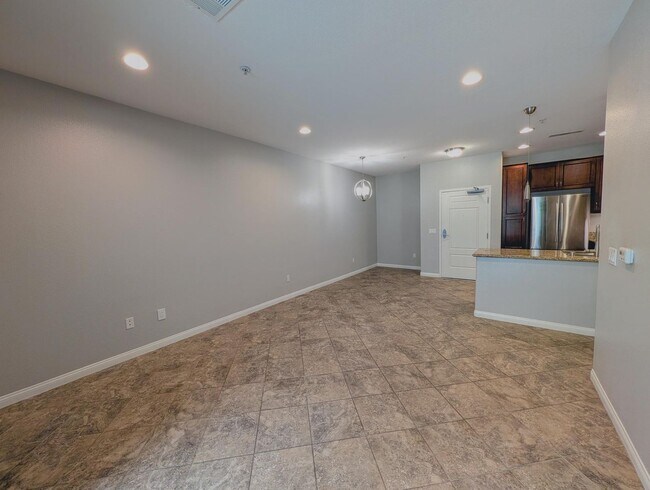 Foto del edificio - Coming Soon! Beautiful Ground Floor Condo in Carmel Valley