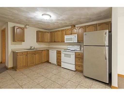 Building Photo - 35 Rosewood Dr