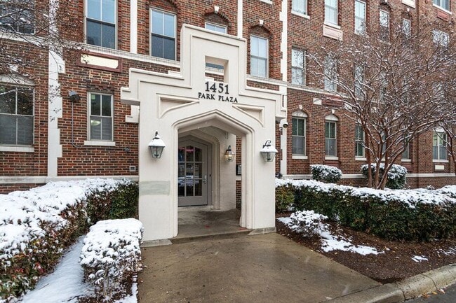 Building Photo - 1451 Park Rd NW