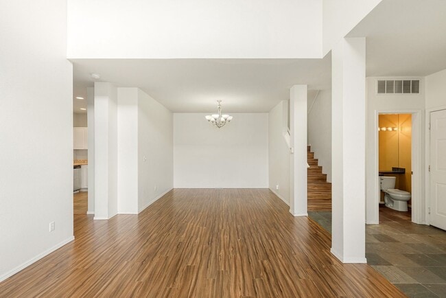 Building Photo - 552 S 51st Ct