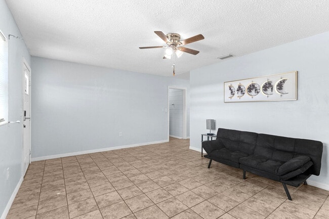 Building Photo - 3151 W Lake Chilton Dr