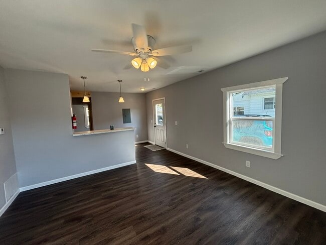 Building Photo - 805 Lee Ave