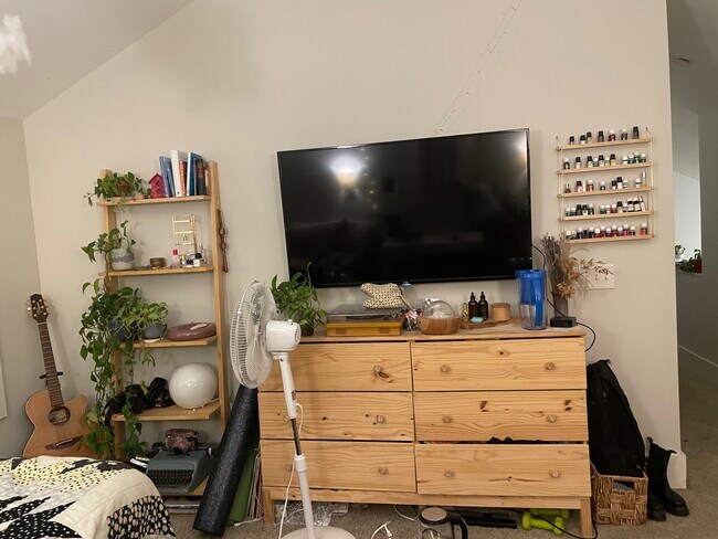 Building Photo - 319 S 17th St