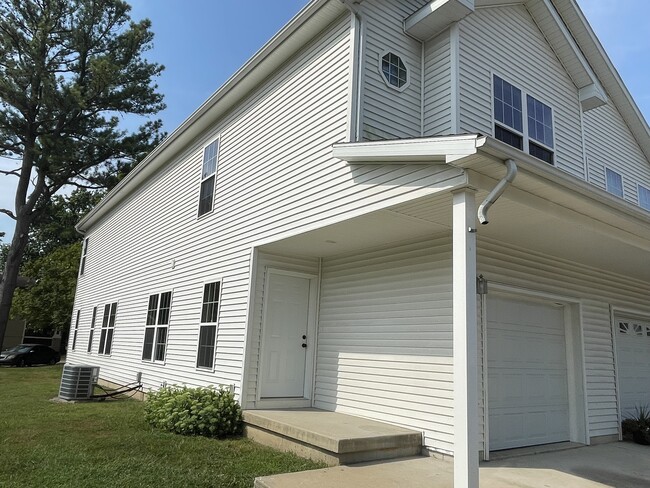Building Photo - 528 E Lebanon St