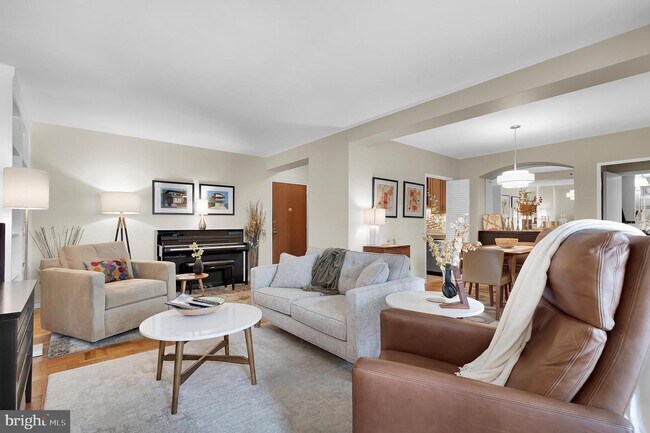 Foto del edificio - 2475 Virginia Ave NW