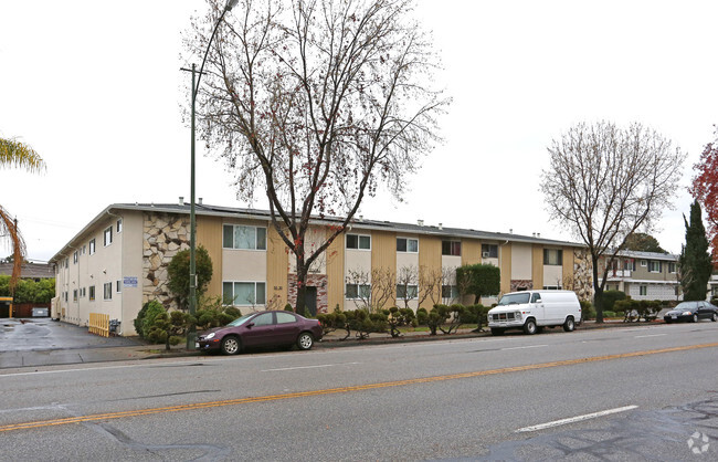 Building Photo - The Capri Apartments