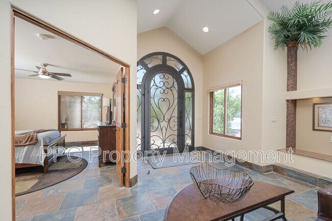 Building Photo - 4725 N Brookview Terrace