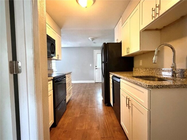 Building Photo - 306 Lake Millsite Rd