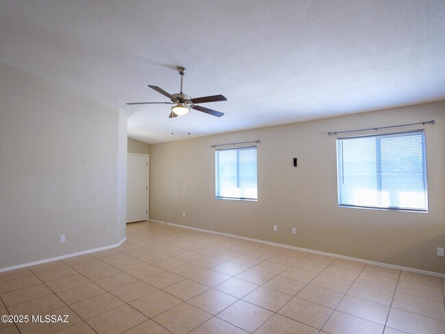 Foto del edificio - 1672 W Wood Crest Ct