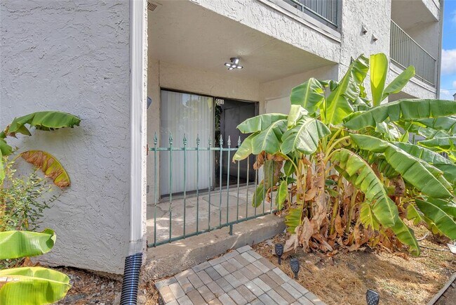 Building Photo - 2824 S Bartell Dr