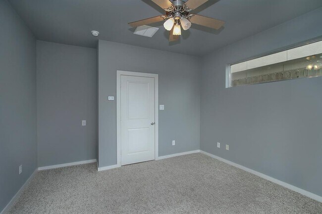 Building Photo - 5413 Lindsay Ln